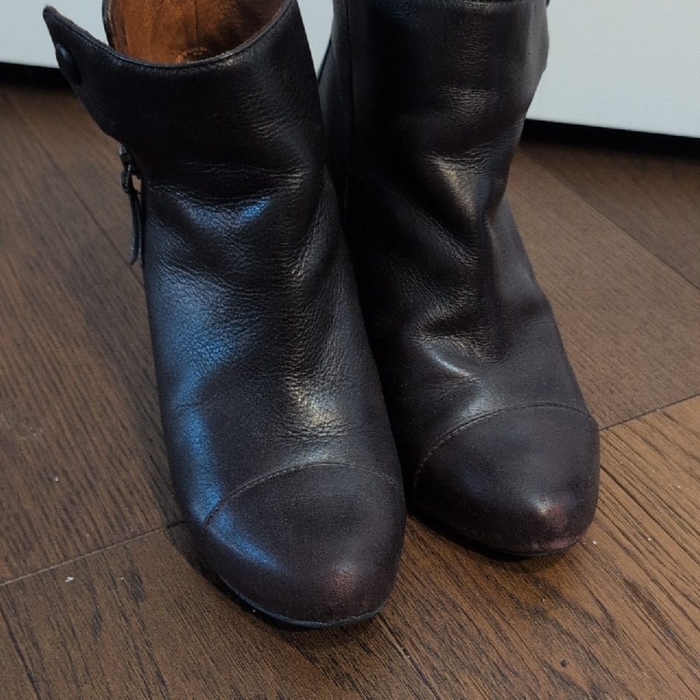 Elegant Burgundy Leather Ankle Boots